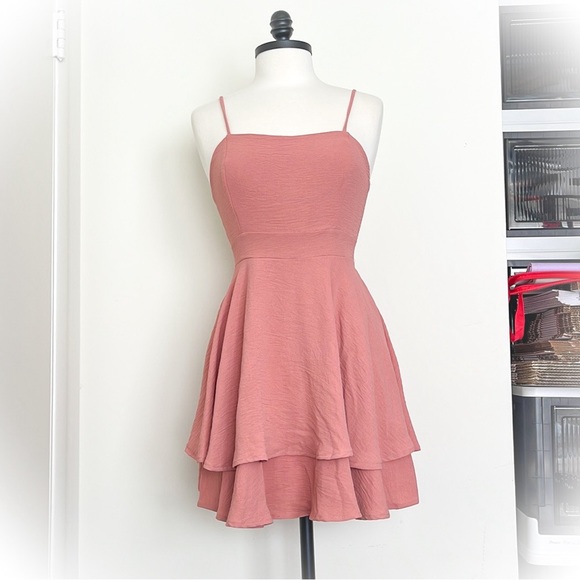 💕Beautiful Like New Dusty Rose Mini Dress Tired Skirt Open Back with Tie💕 - Picture 1 of 5